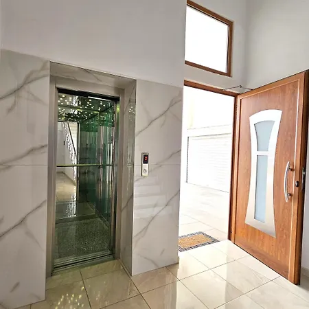 Vistula Apartamento Sarandë